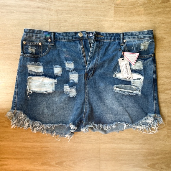 Boohoo Women’s Plus Mid Wash High Waisted Distressed Denim Jean Shorts Size 18 - Picture 2 of 8